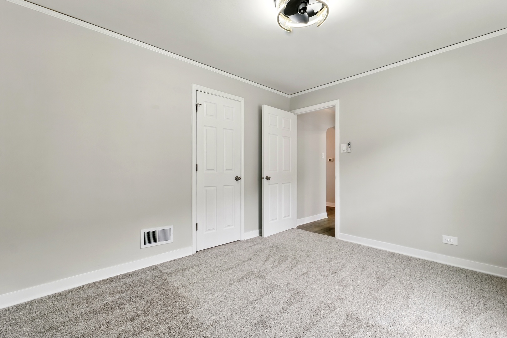 8930 S Ridgeland Avenue, Chicago, IL 60617