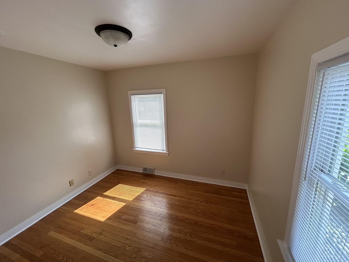 434 Ingleside Avenue, Aurora, IL 60506