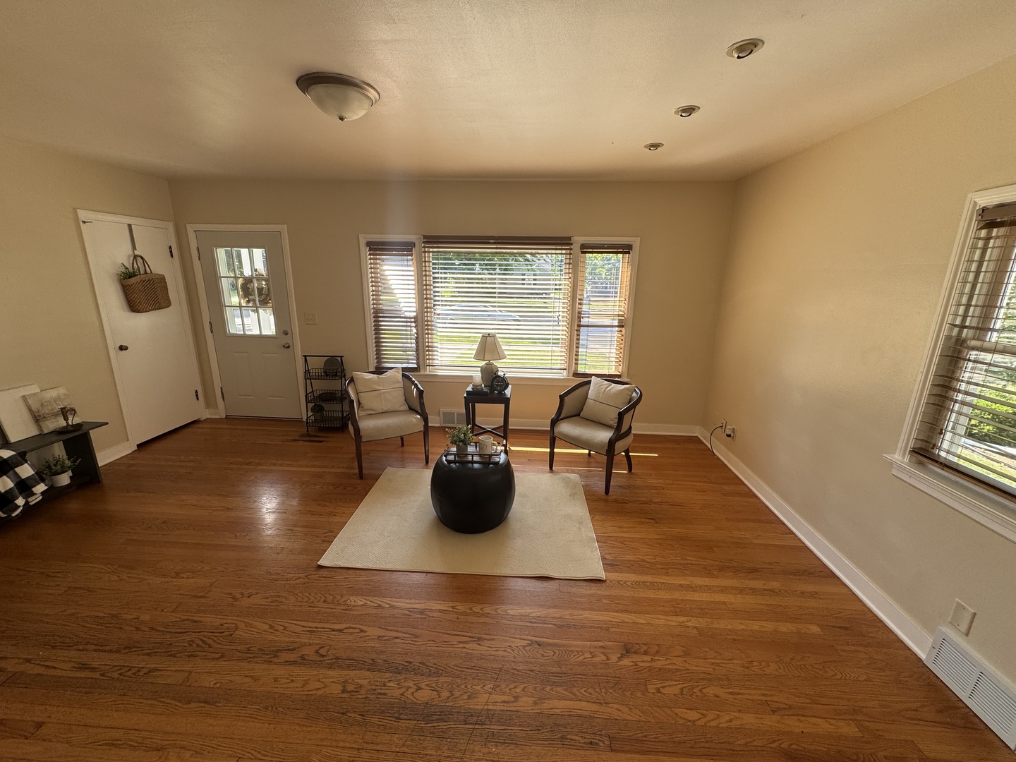 434 Ingleside Avenue, Aurora, IL 60506