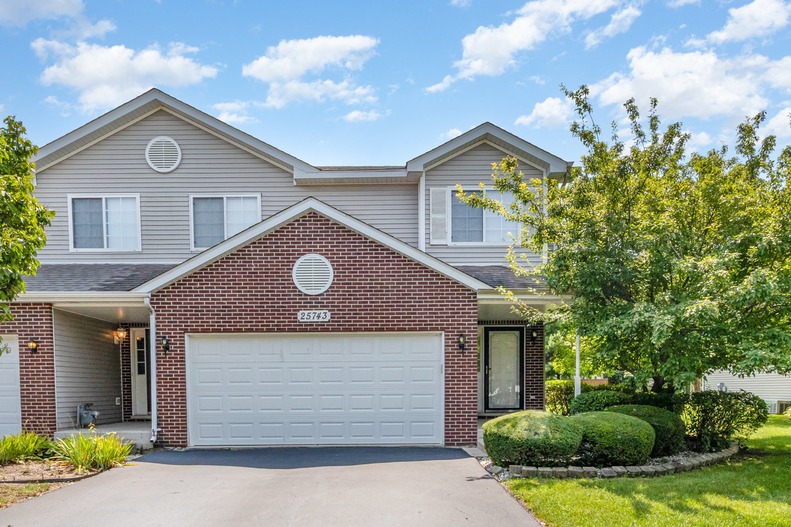 25743 S Red Stable Lane, Channahon, IL 60410