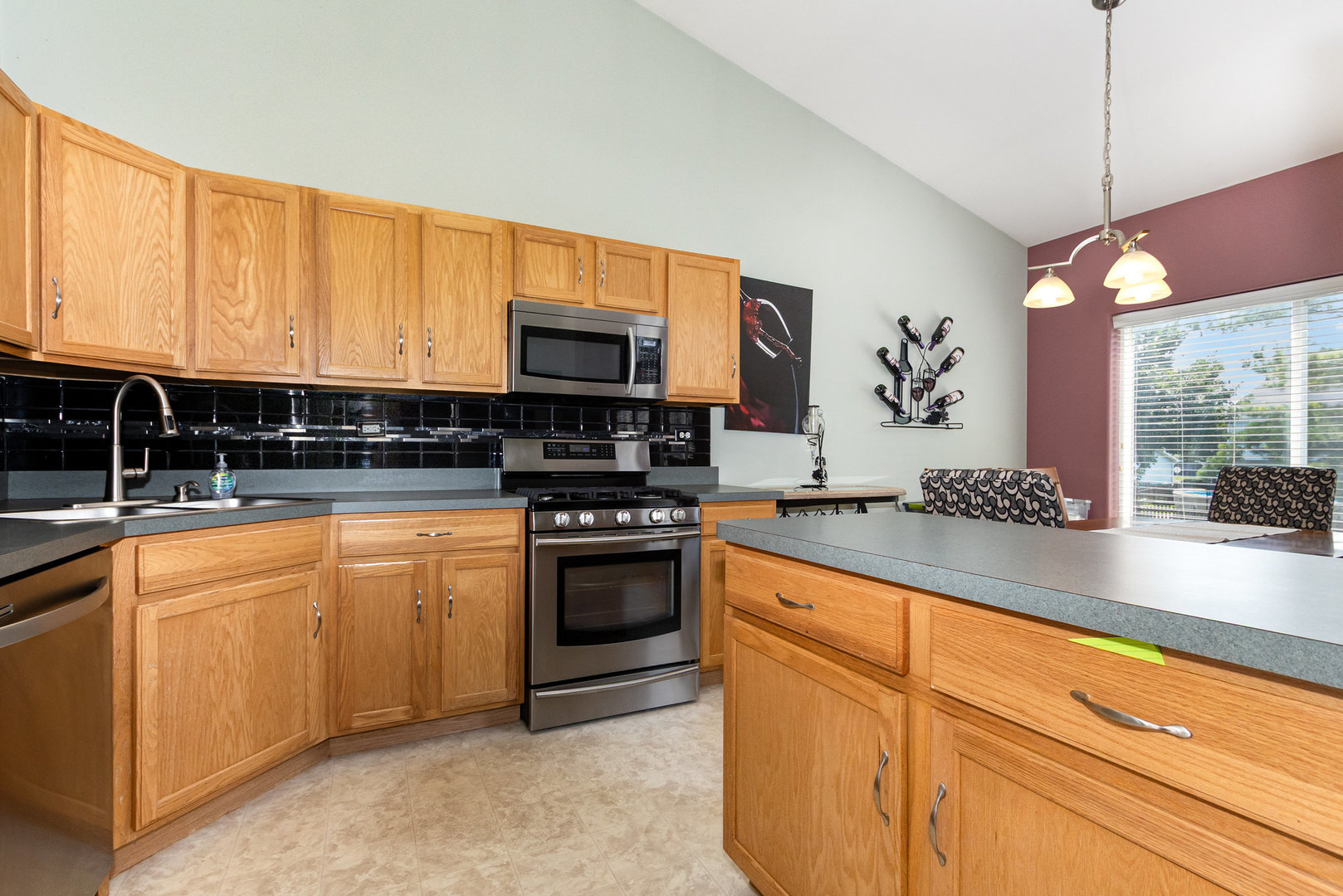 25743 S Red Stable Lane, Channahon, IL 60410
