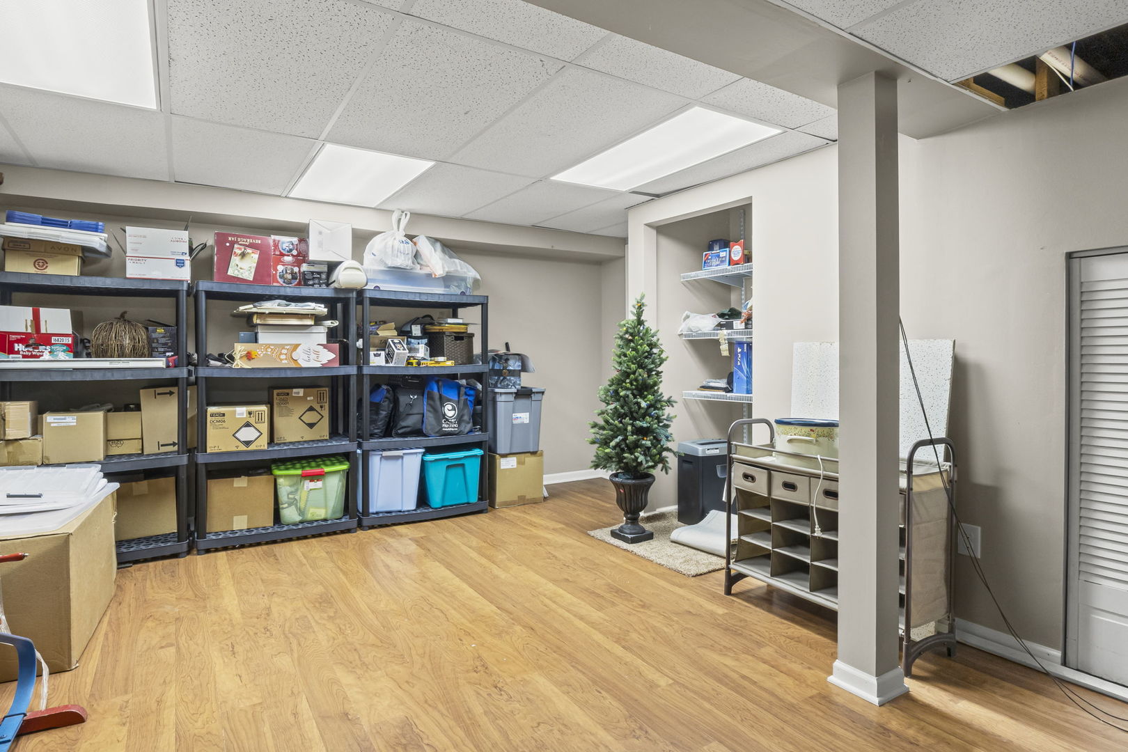1083 COUNTRY GLEN Lane, Carol Stream, IL 60188