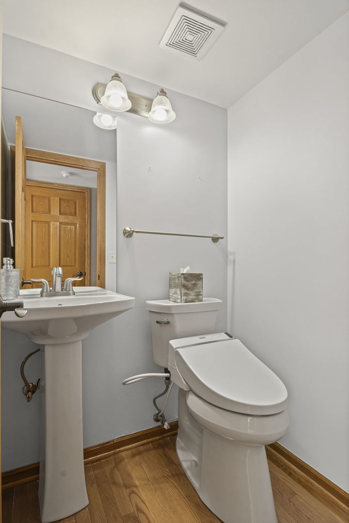 1083 COUNTRY GLEN Lane, Carol Stream, IL 60188