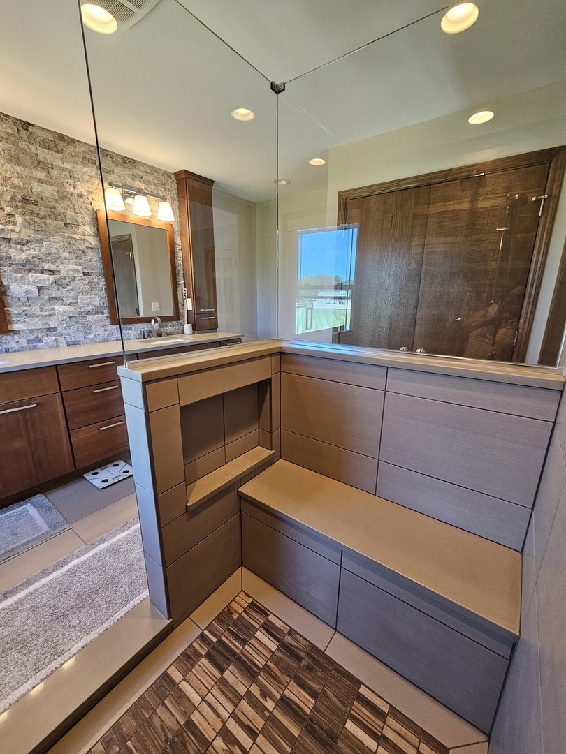 1083 COUNTRY GLEN Lane, Carol Stream, IL 60188