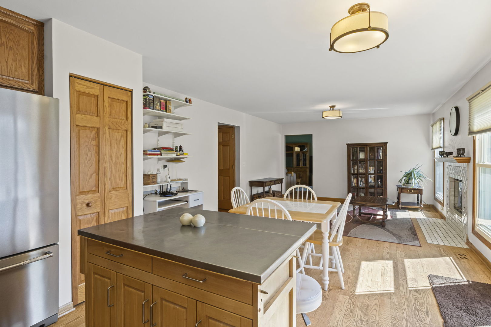 1083 COUNTRY GLEN Lane, Carol Stream, IL 60188