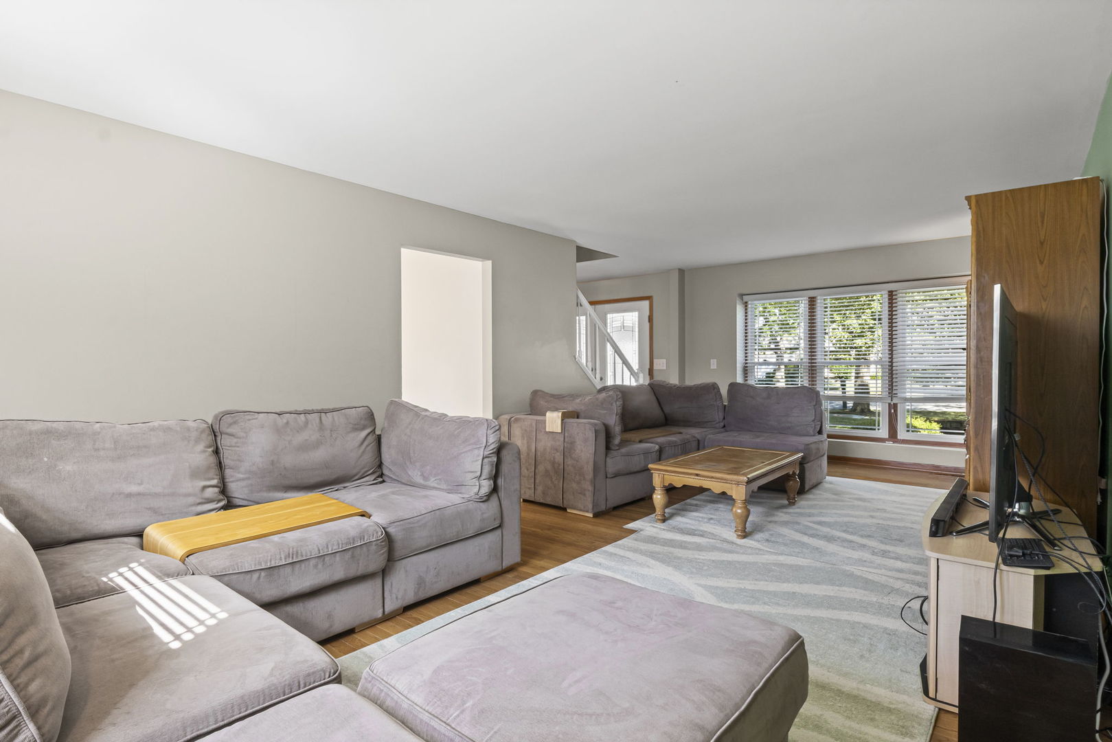 1083 COUNTRY GLEN Lane, Carol Stream, IL 60188