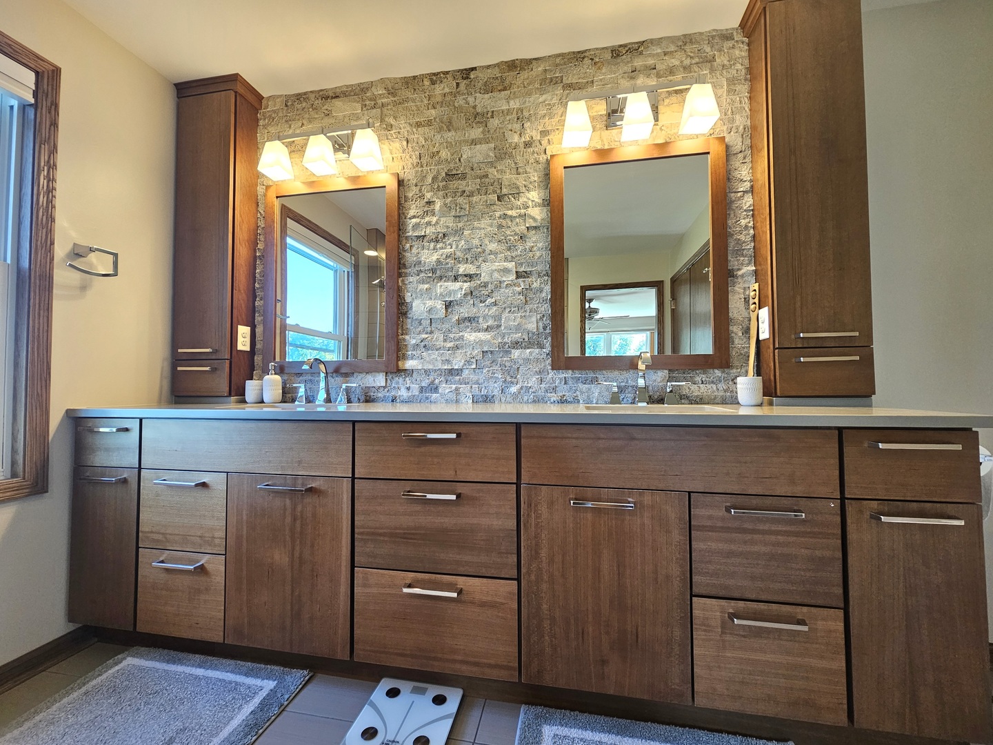 1083 COUNTRY GLEN Lane, Carol Stream, IL 60188