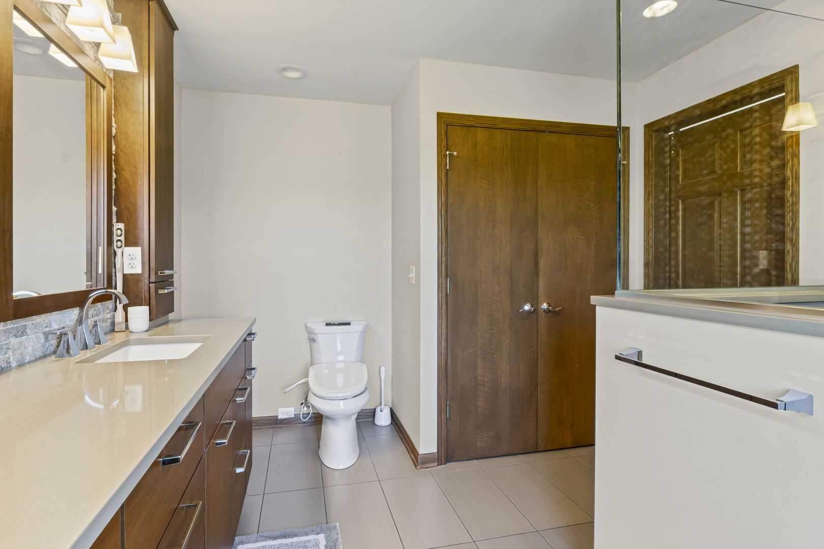 1083 COUNTRY GLEN Lane, Carol Stream, IL 60188