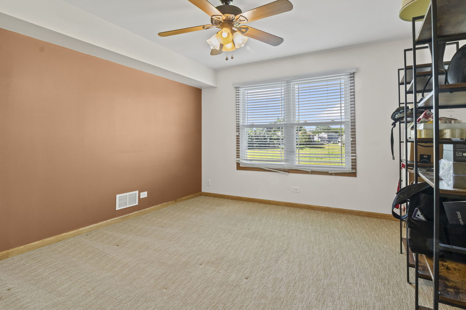 1083 COUNTRY GLEN Lane, Carol Stream, IL 60188