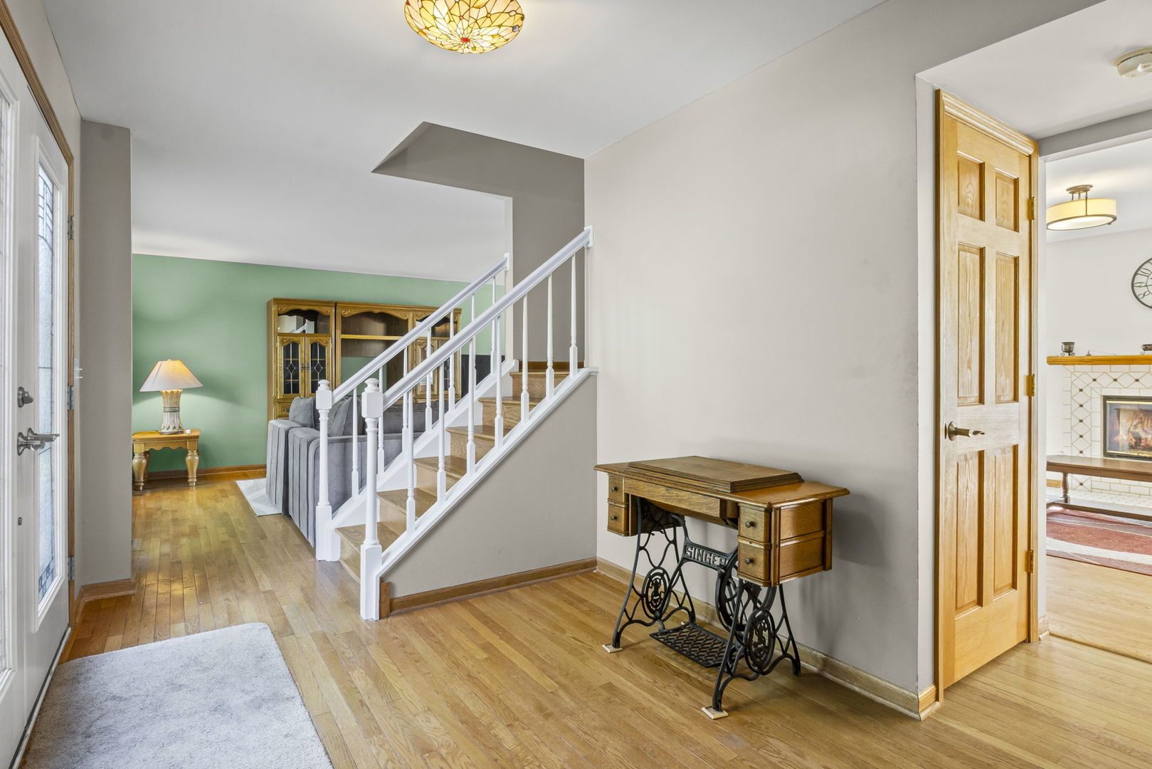 1083 COUNTRY GLEN Lane, Carol Stream, IL 60188