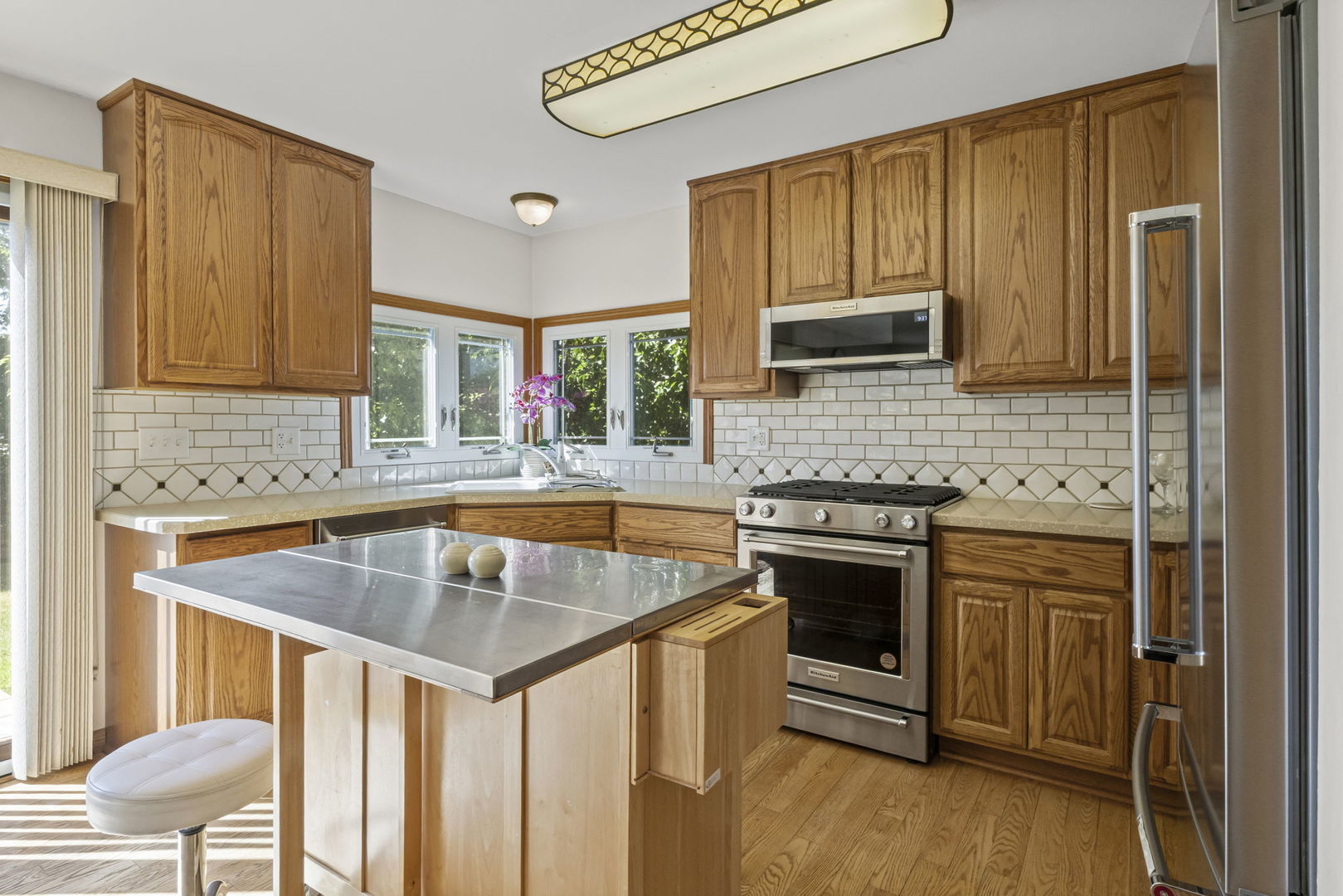 1083 COUNTRY GLEN Lane, Carol Stream, IL 60188