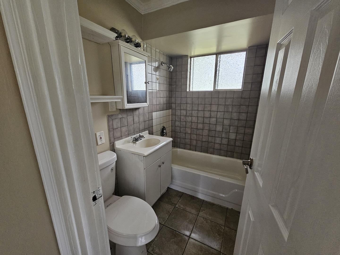 120 GROW Lane, Streamwood, IL 60107