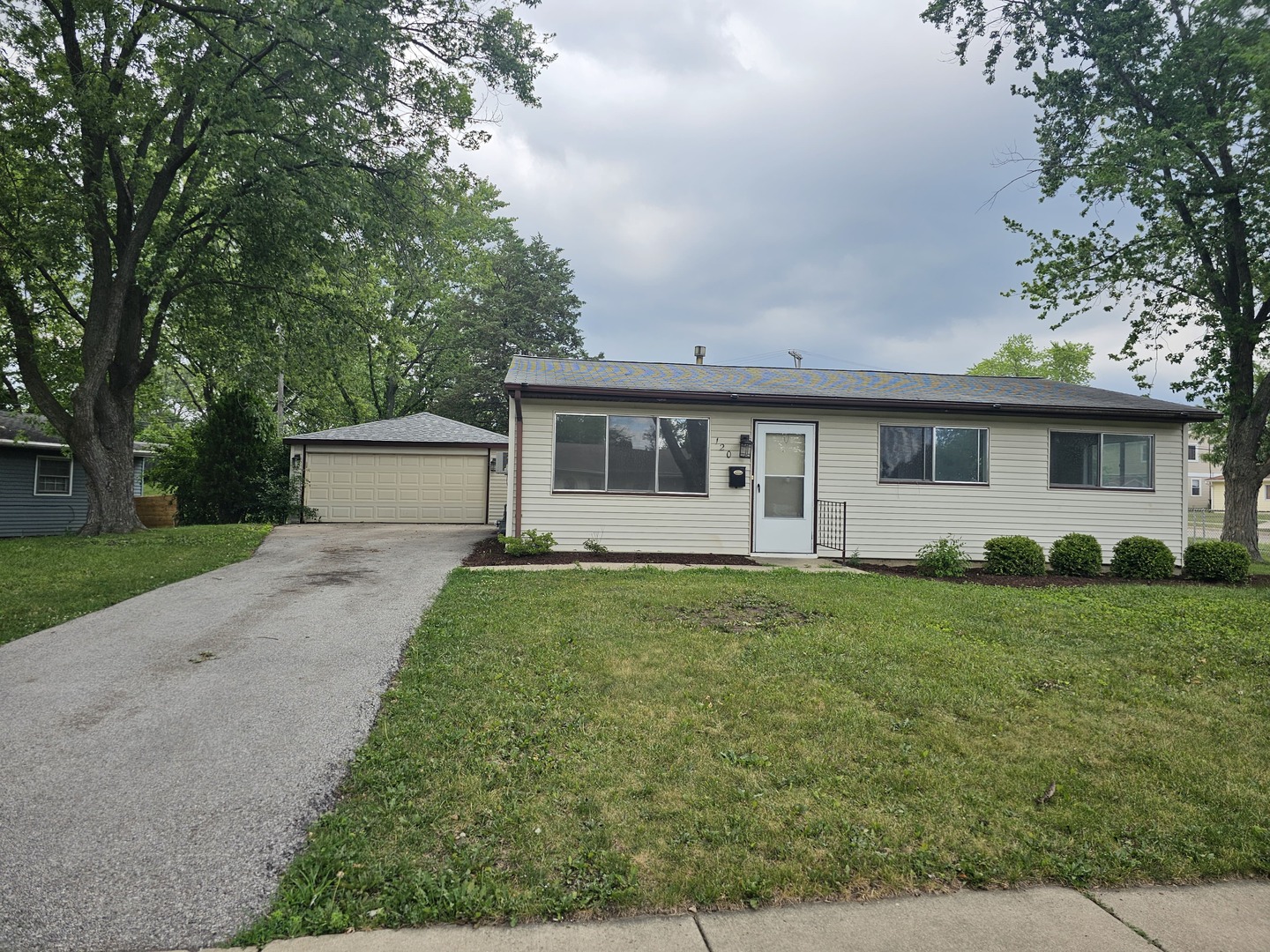 120 GROW Lane, Streamwood, IL 60107
