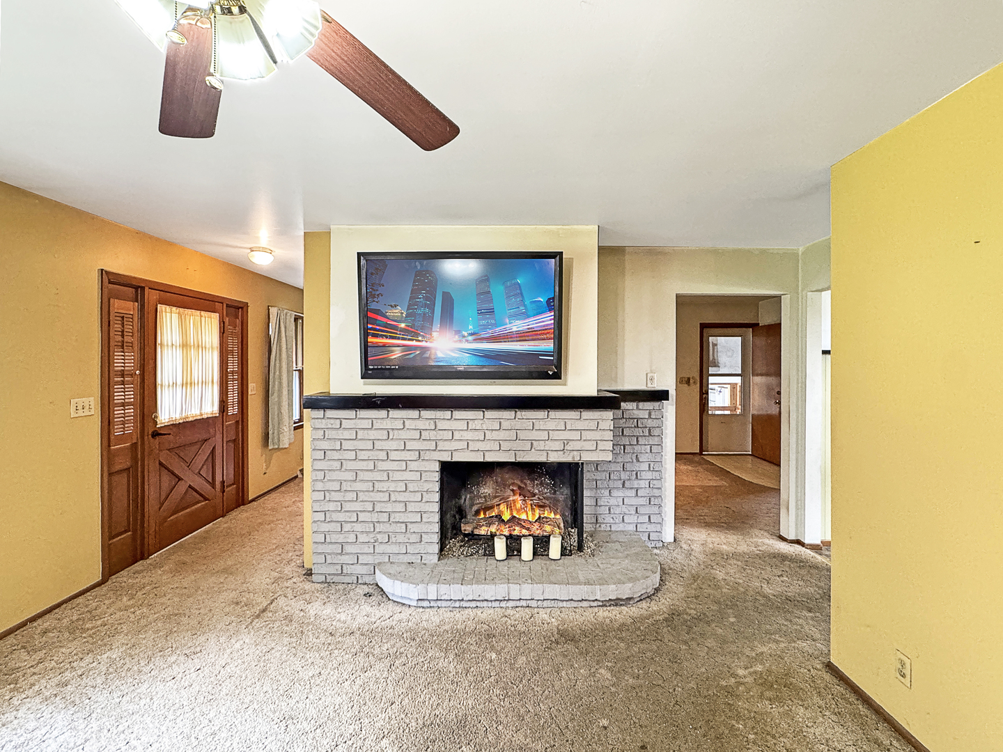 55 Dawn Avenue, Plano, IL 60545