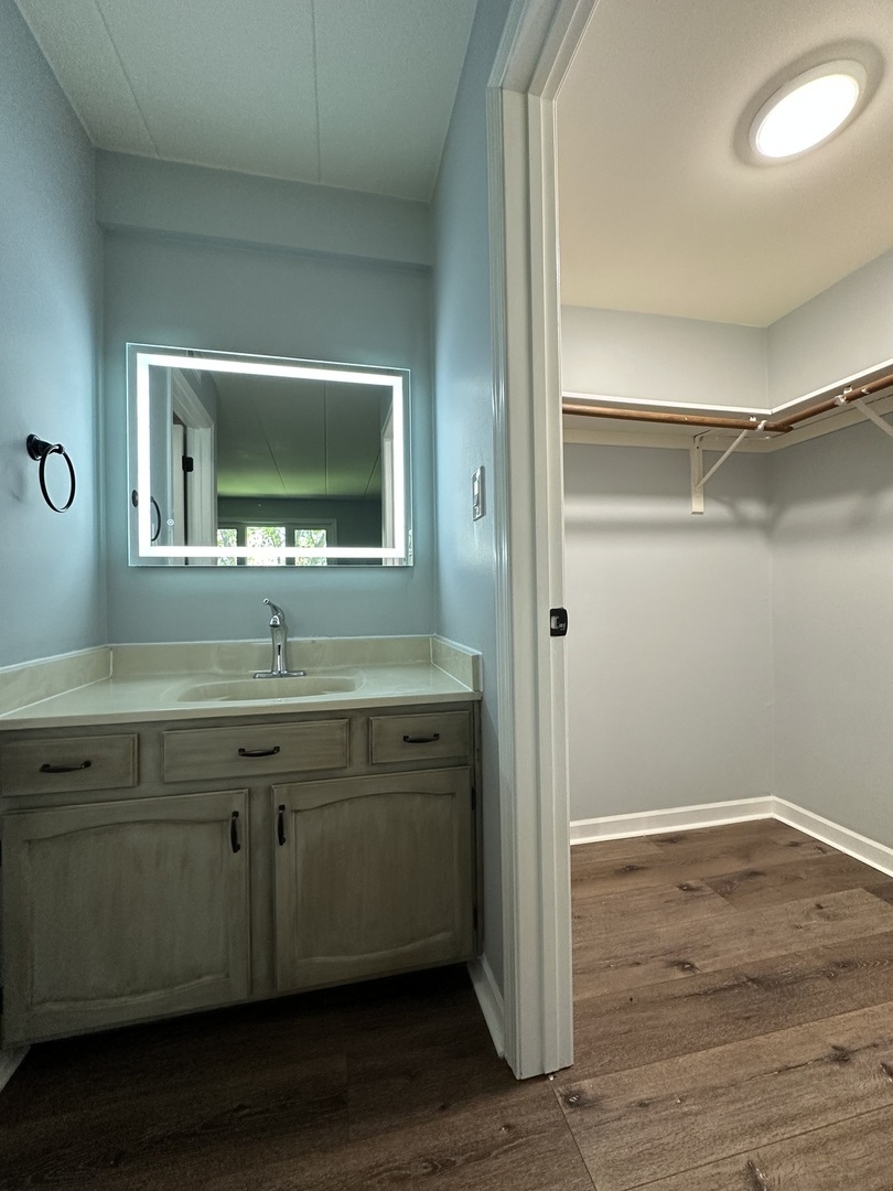 11006 S Theresa Circle #2C, Palos Hills, IL 60465