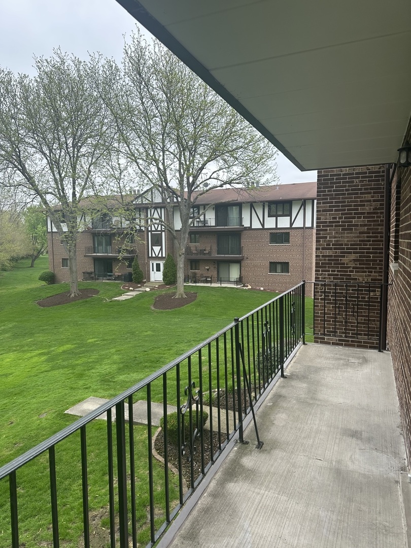 11006 S Theresa Circle #2C, Palos Hills, IL 60465