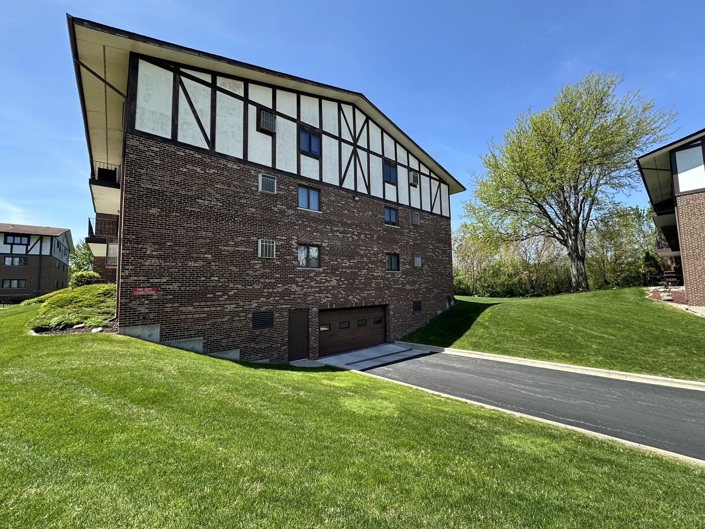 11006 S Theresa Circle #2C, Palos Hills, IL 60465