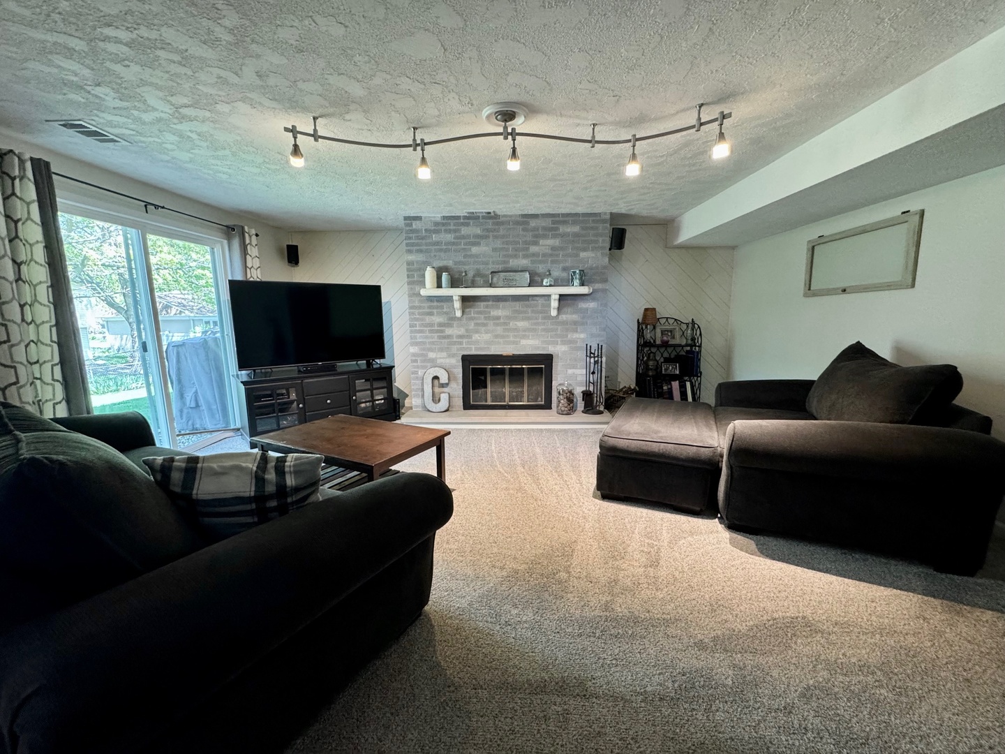 660 Londonberry Lane, Bolingbrook, IL 60440