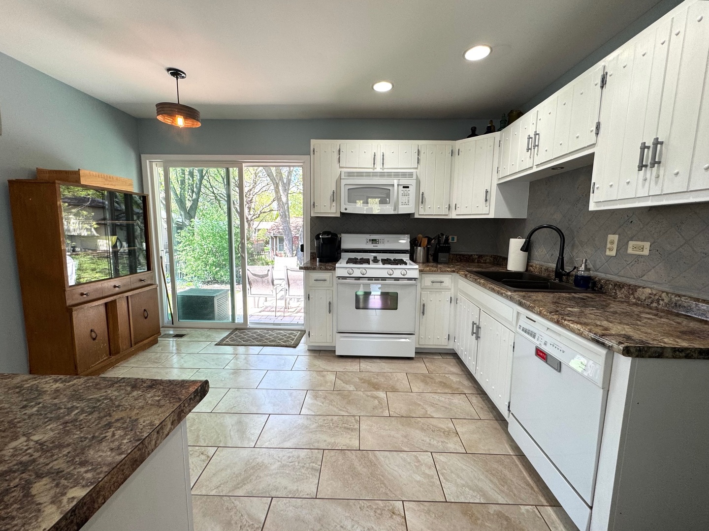 660 Londonberry Lane, Bolingbrook, IL 60440