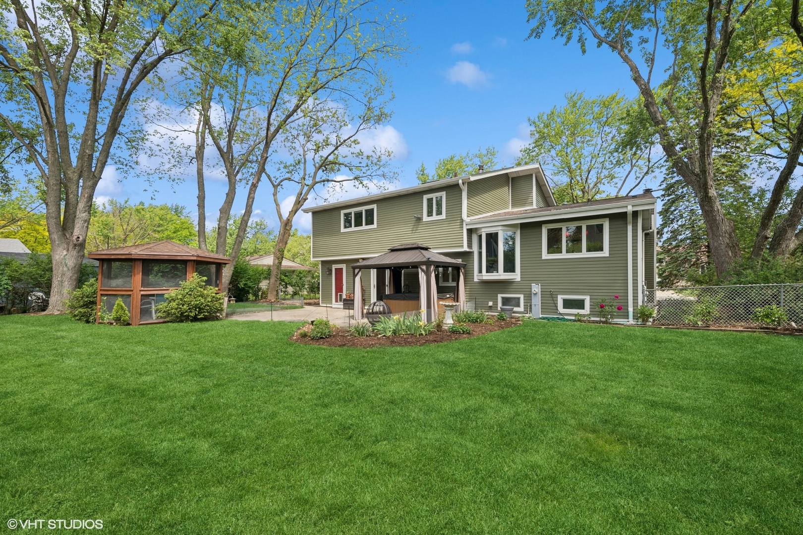 223 Hickory Lane, Schaumburg, IL 60193