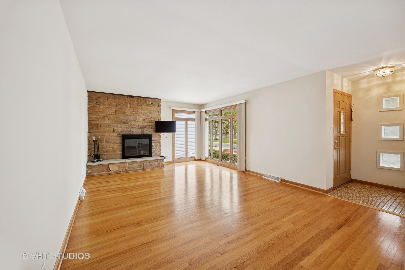 9431 Congress Park Avenue, Brookfield, IL 60513