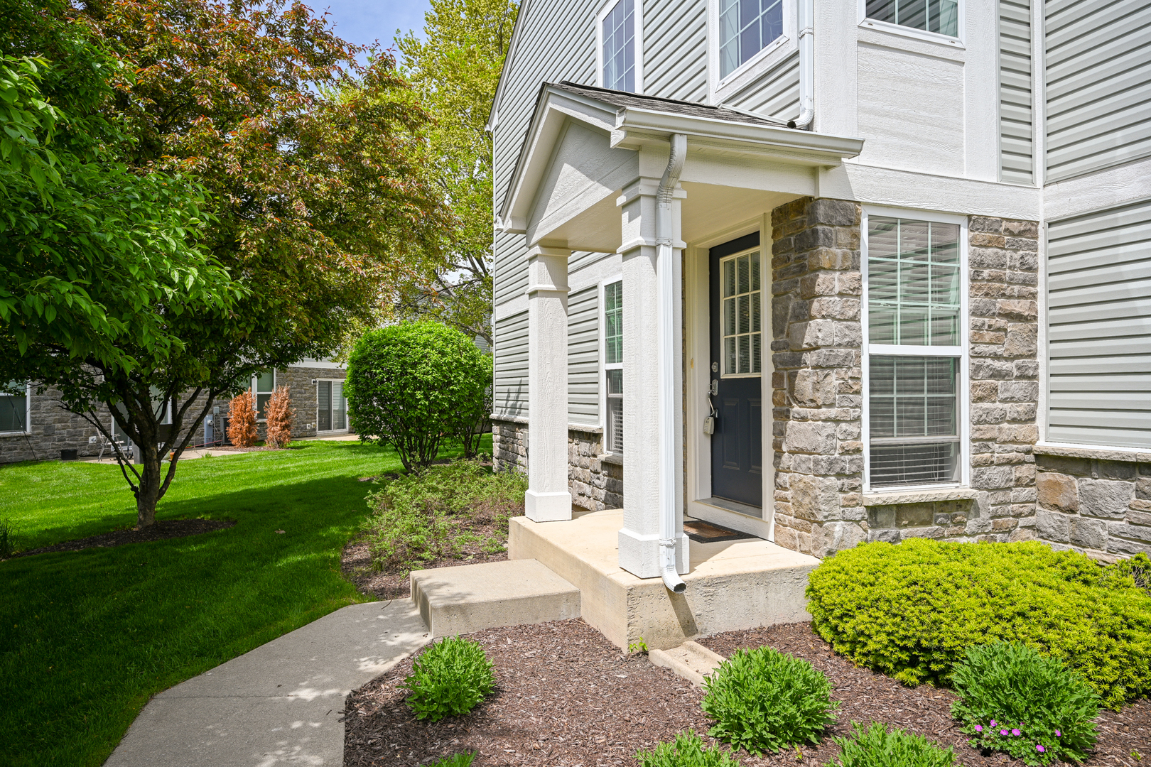 241 Devoe Drive, Oswego, IL 60543