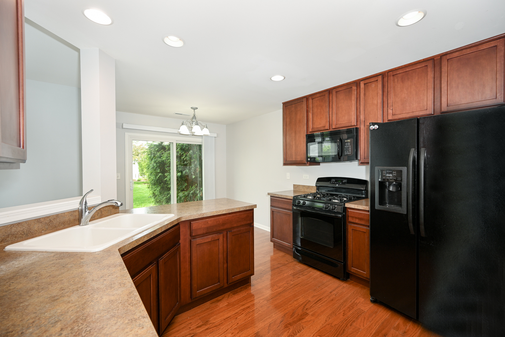 241 Devoe Drive, Oswego, IL 60543