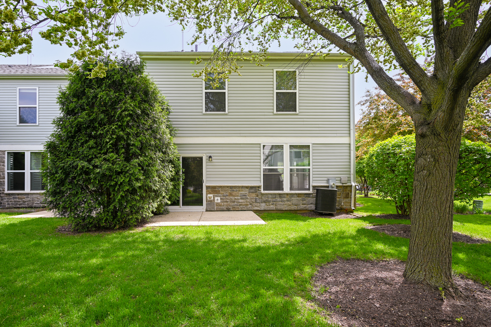 241 Devoe Drive, Oswego, IL 60543