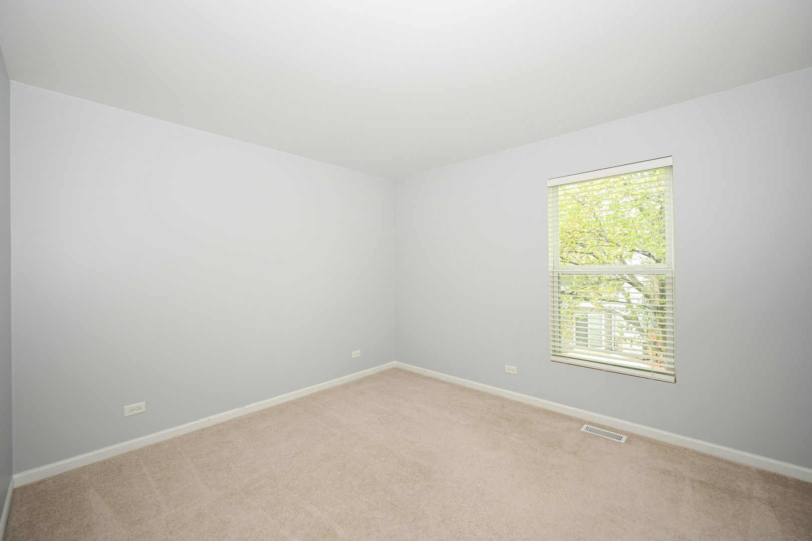 241 Devoe Drive, Oswego, IL 60543