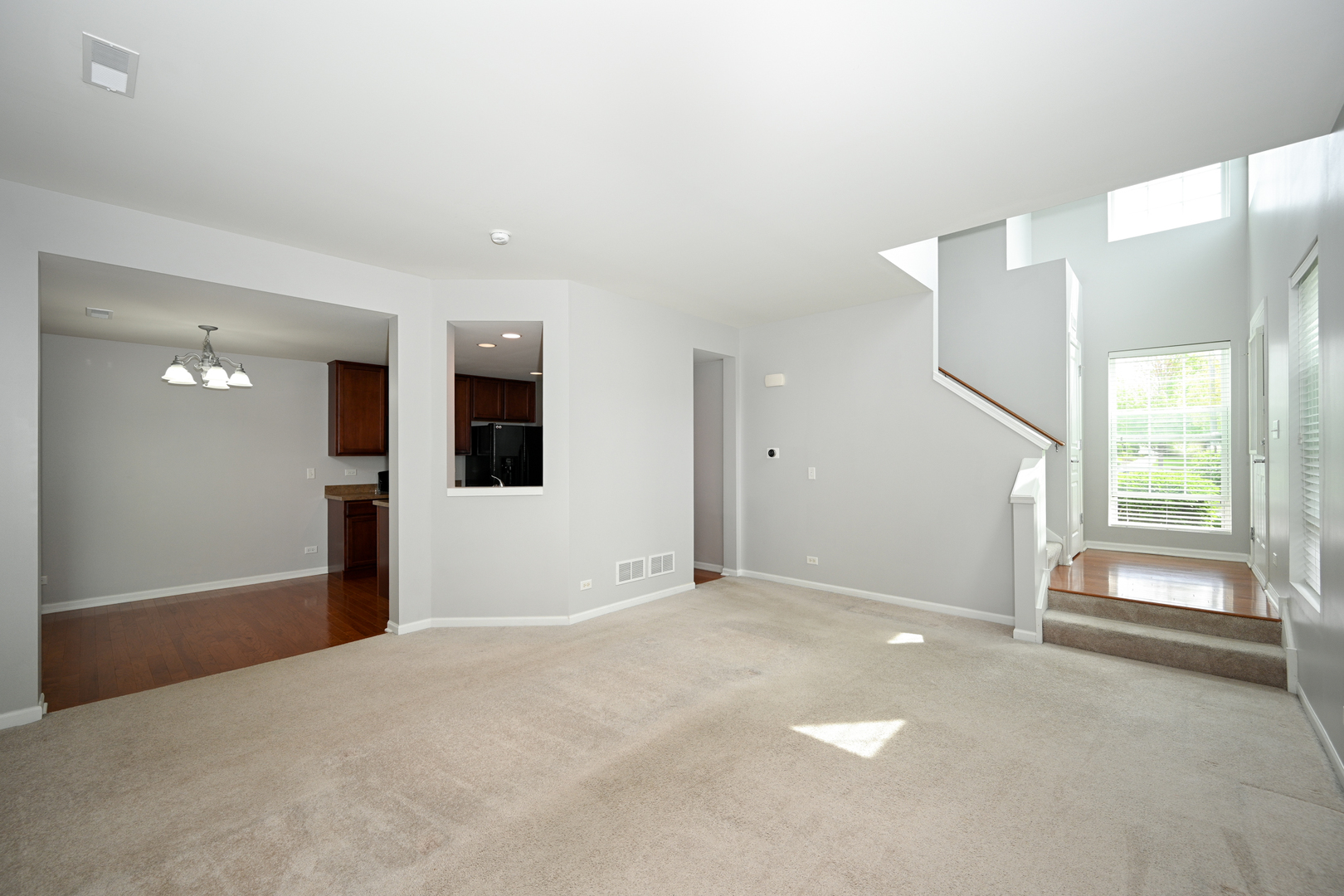 241 Devoe Drive, Oswego, IL 60543