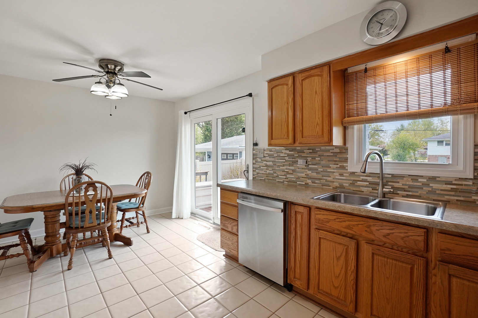 7821 W 99th Street, Palos Hills, IL 60465