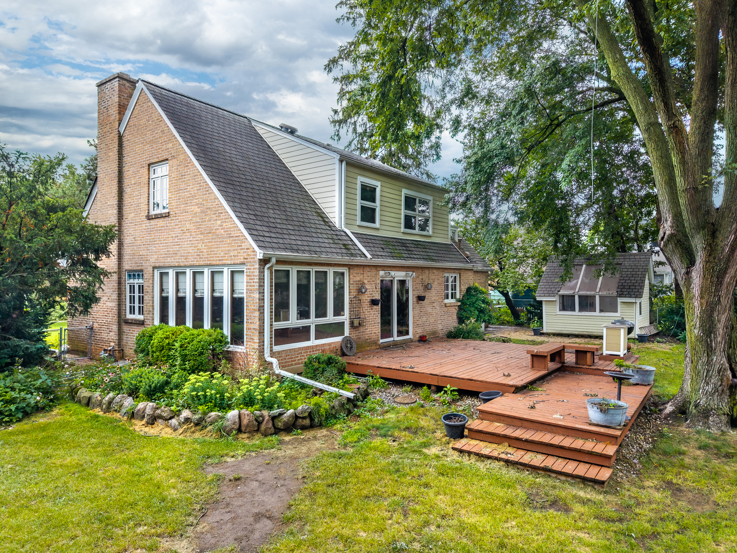 1828 E Lincoln Avenue, Des Plaines, IL 60018