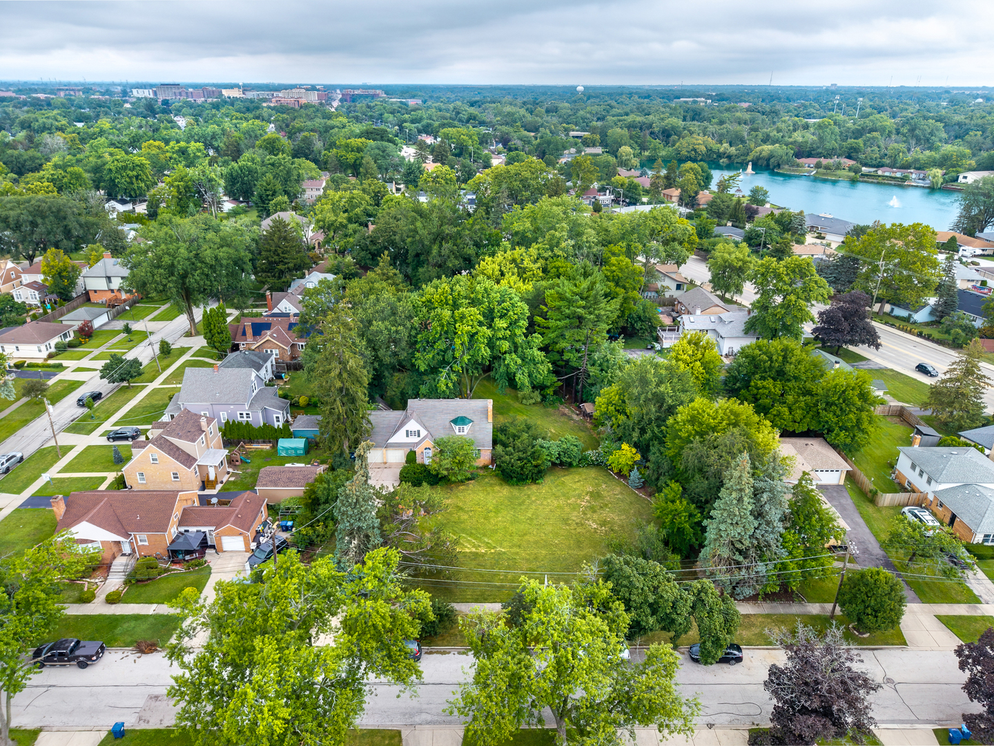 1828 E Lincoln Avenue, Des Plaines, IL 60018