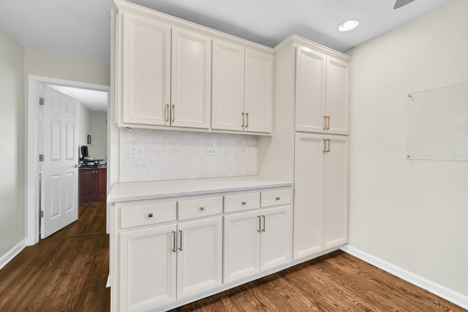1081 Barneswood Drive, Downers Grove, IL 60515