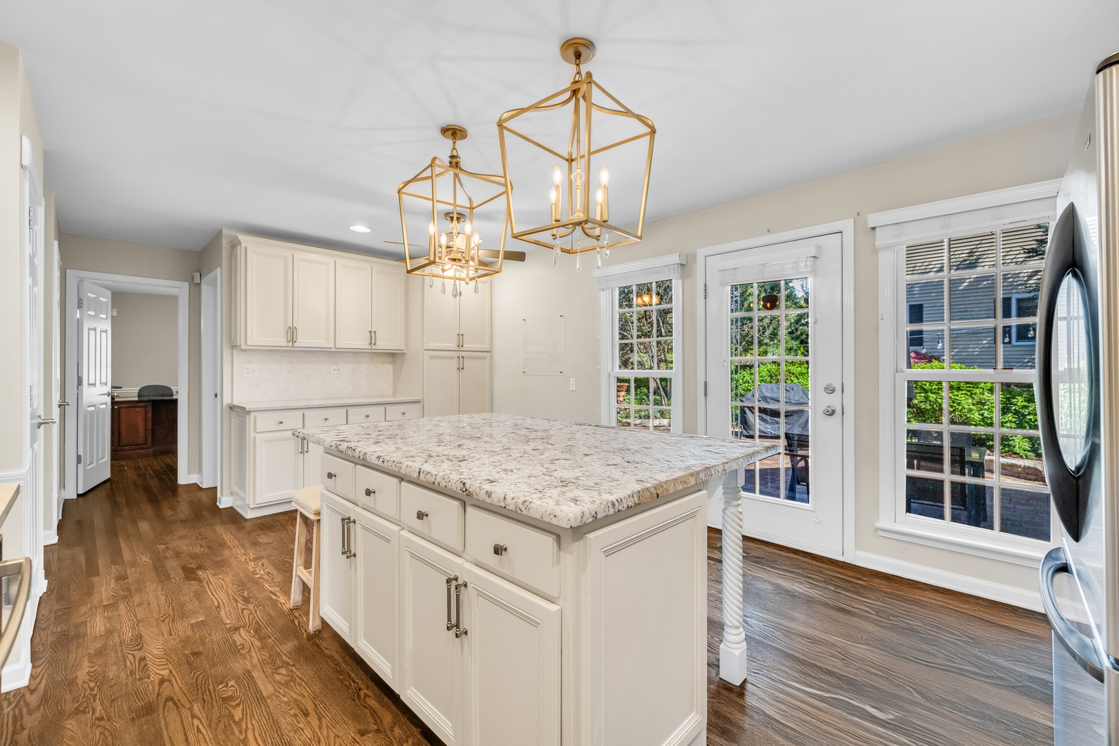 1081 Barneswood Drive, Downers Grove, IL 60515