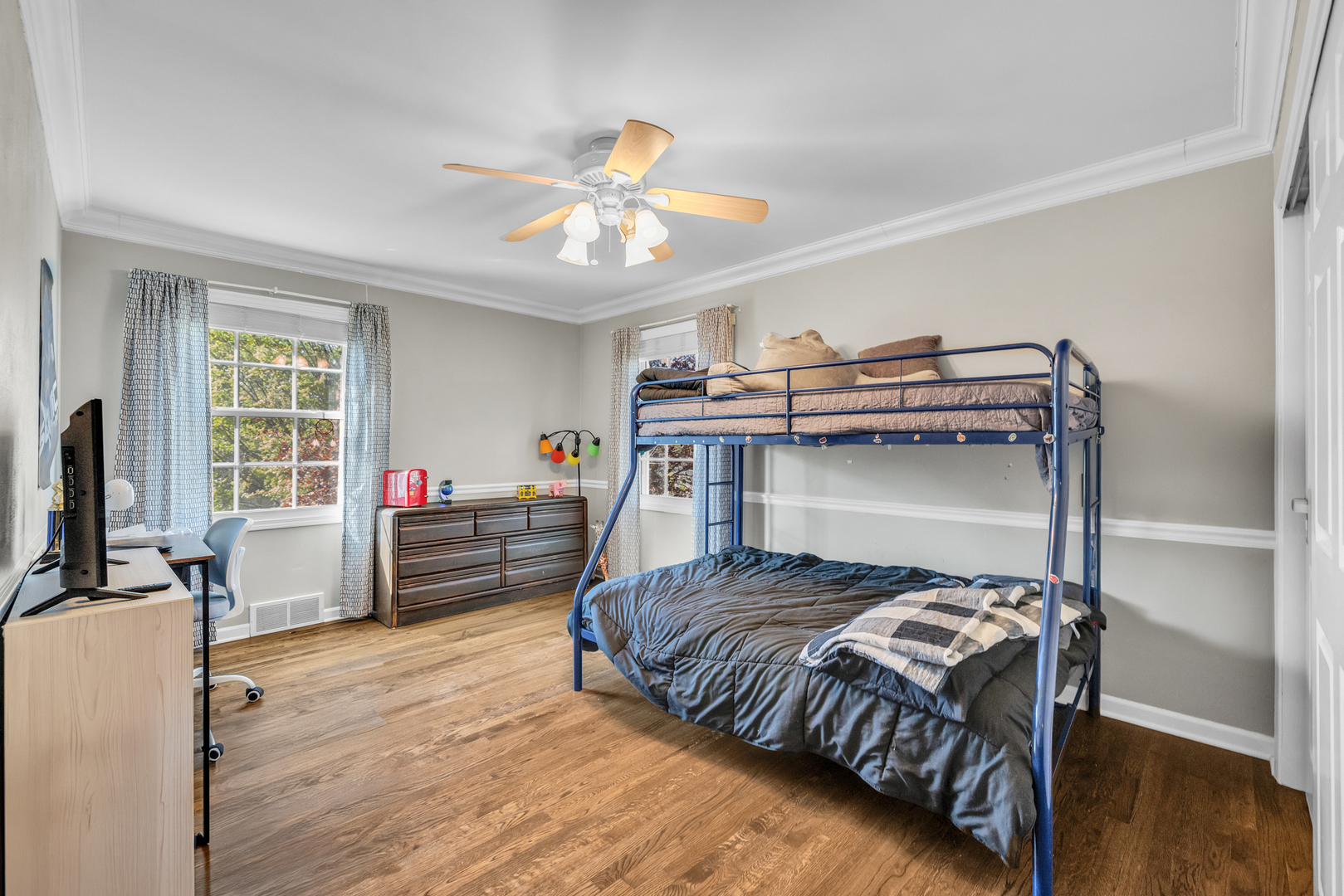 1081 Barneswood Drive, Downers Grove, IL 60515