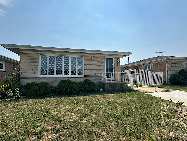 8517 W Carmen Avenue, Chicago, IL 60656
