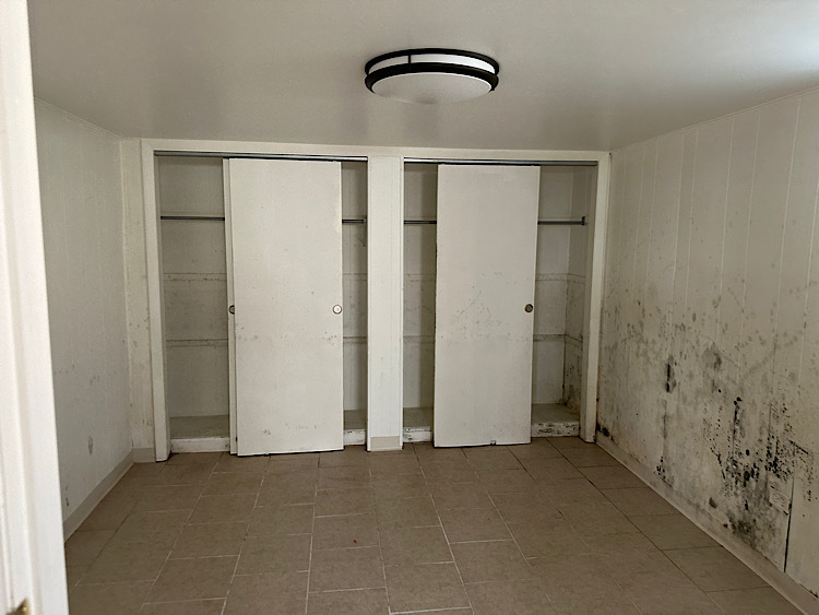 8517 W Carmen Avenue, Chicago, IL 60656
