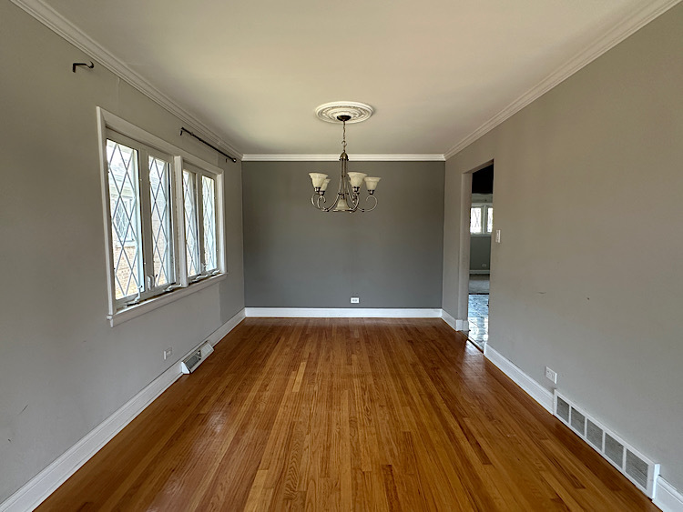 8517 W Carmen Avenue, Chicago, IL 60656