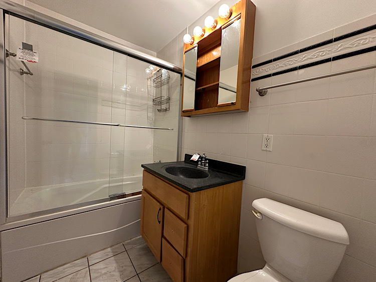 8517 W Carmen Avenue, Chicago, IL 60656
