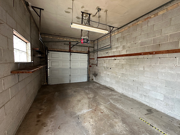 8517 W Carmen Avenue, Chicago, IL 60656