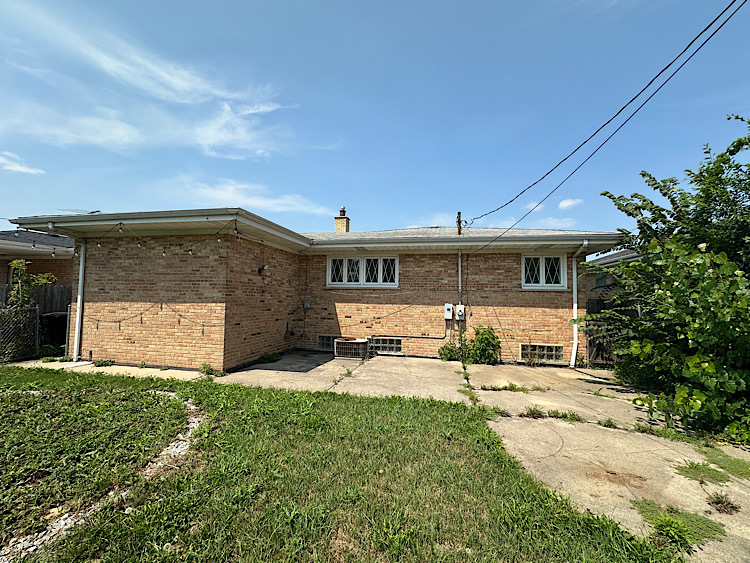8517 W Carmen Avenue, Chicago, IL 60656