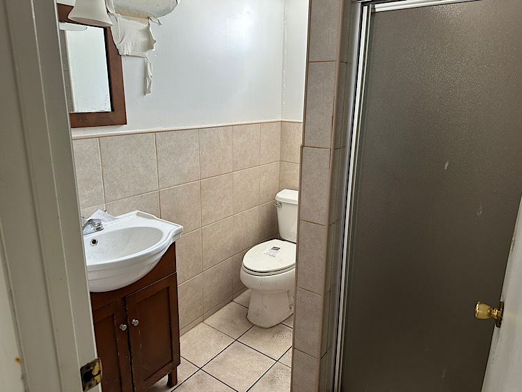 8517 W Carmen Avenue, Chicago, IL 60656