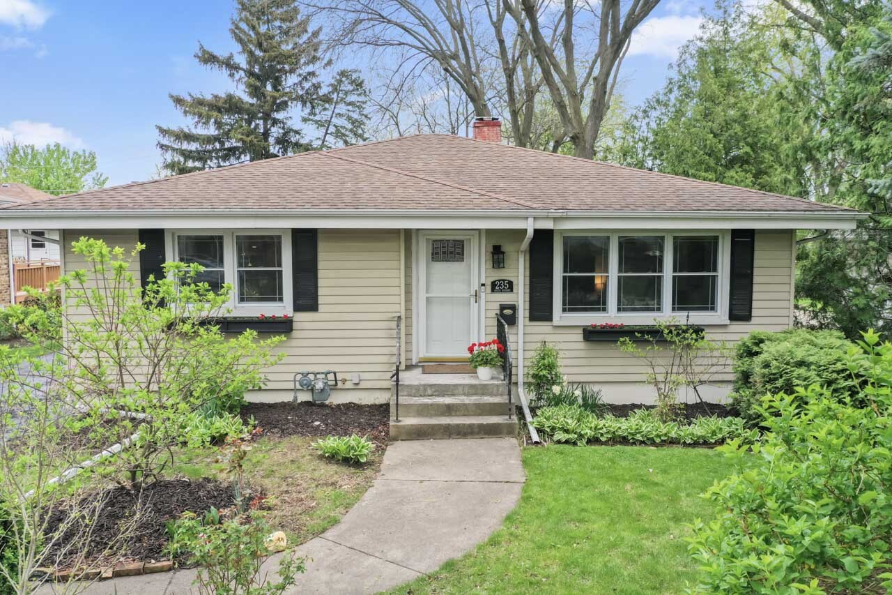 235 S Hickory Avenue, Bartlett, IL 60103