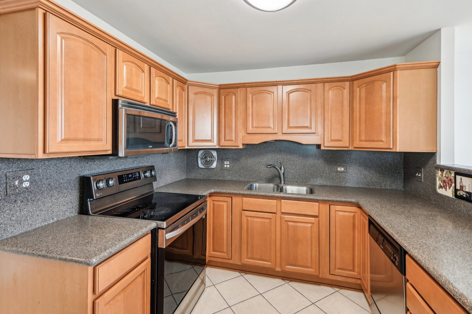 101 BAR HARBOUR Road #6N, Schaumburg, IL 60193