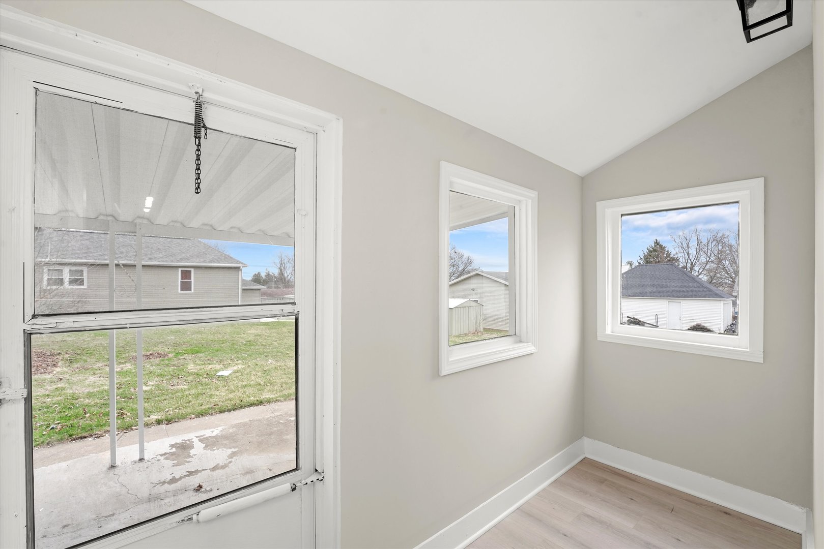 808 Evans Avenue, Ashton, IL 61006