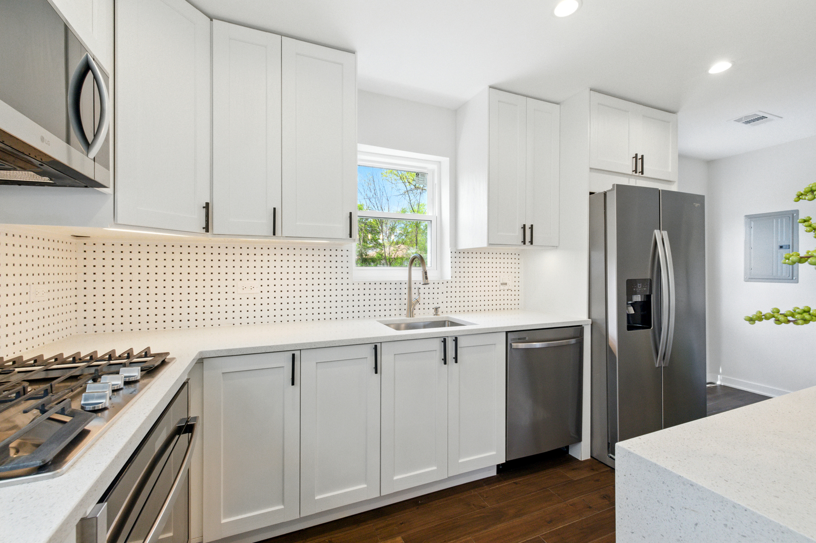 290 E Norman Lane, Wheeling, IL 60090