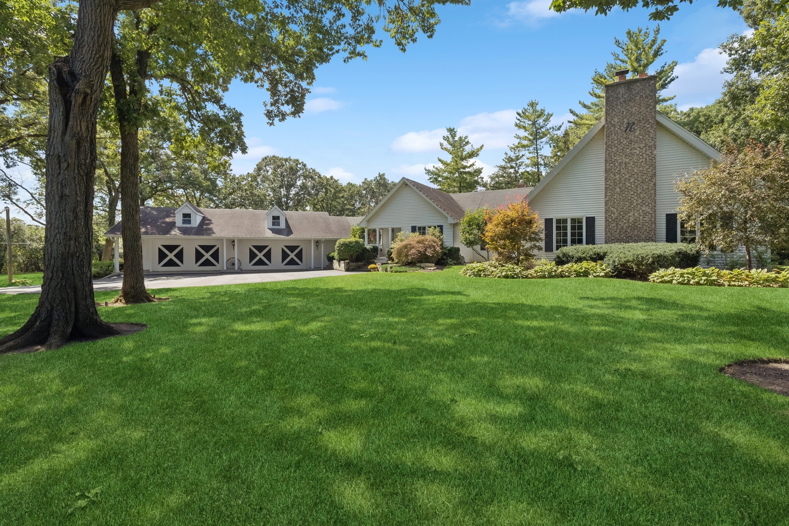 535 Saint Mary's Road, Libertyville, IL 60048