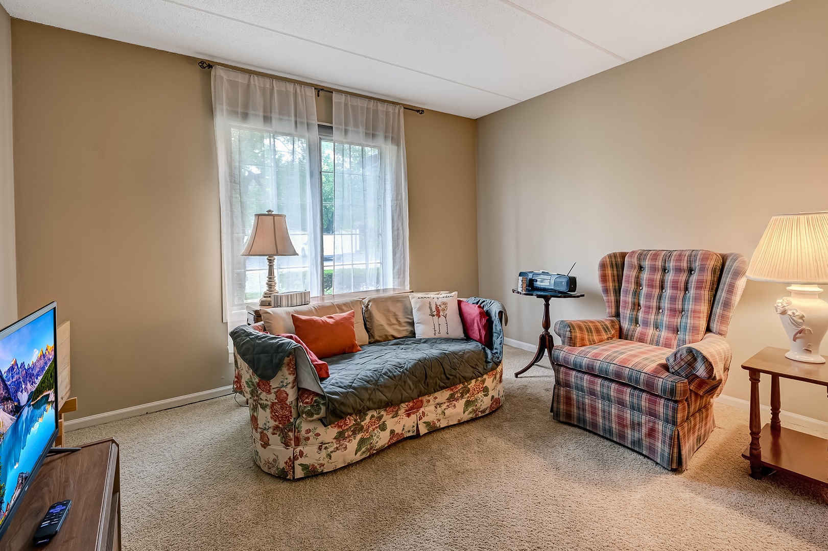 242 Stanhope Drive #B, Willowbrook, IL 60527