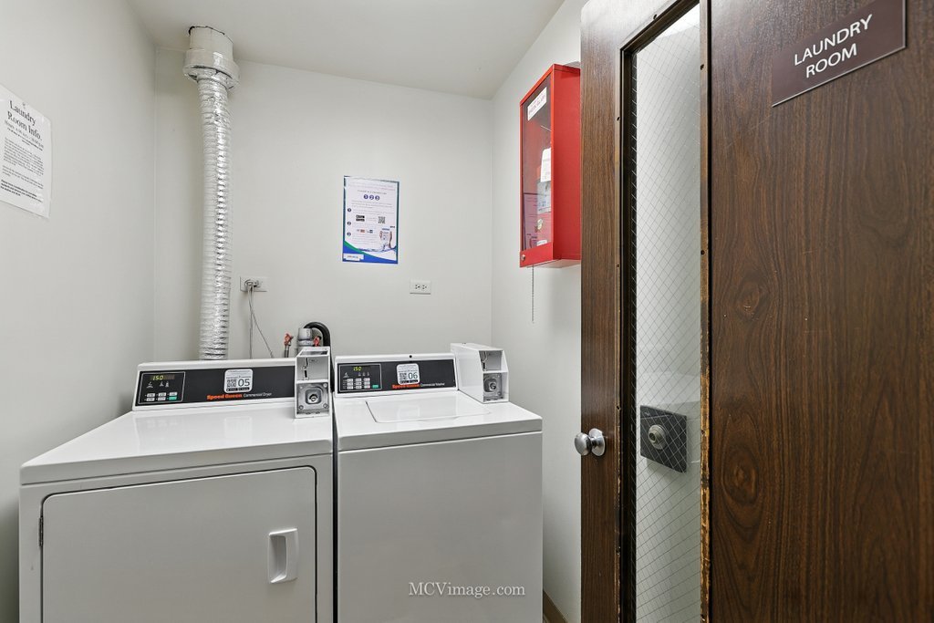 6186 Pinewood Court #102, Willowbrook, IL 60527